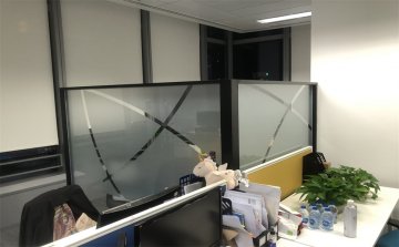 ☆上海办公室设计中选择玻璃隔断的好处都有哪
